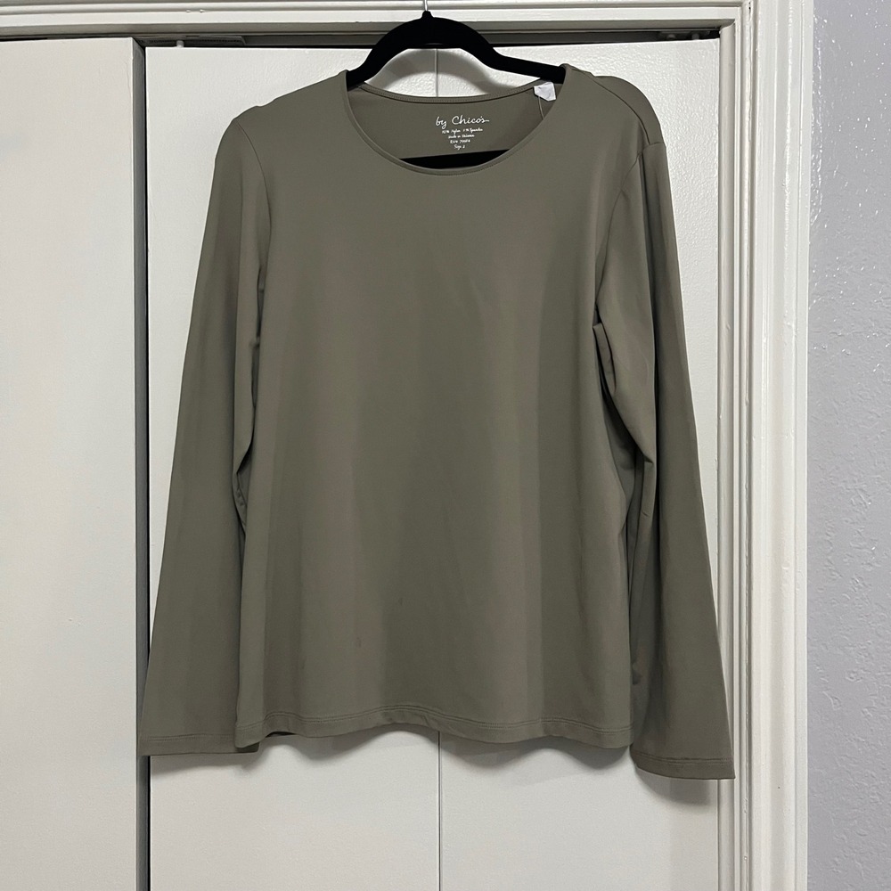 Chicos Adoriella Brindle Olive Green Microfiber Long‎ Sleeve Top Size 2 NWT
